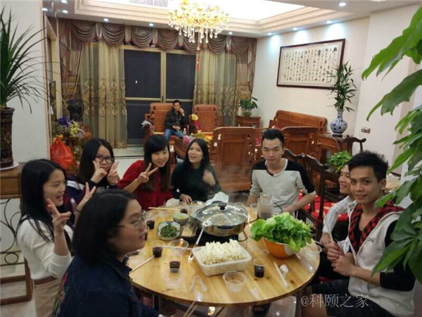 科頤家人一起吃團圓飯，并送上對大家的祝福-科頤辦公