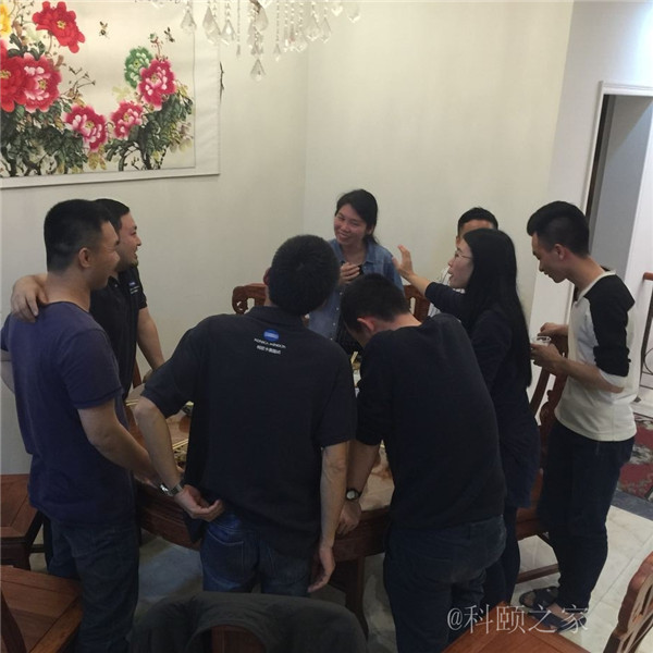 科頤家人一起吃團圓飯，并送上對大家的祝福-科頤辦公