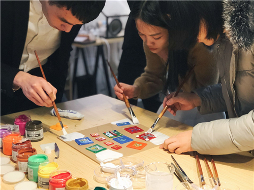 科頤2017年年會之手工DIY同事一起合力畫背景