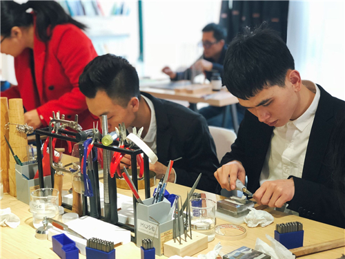 科頤2017年年會之手工DIY正在制作中...