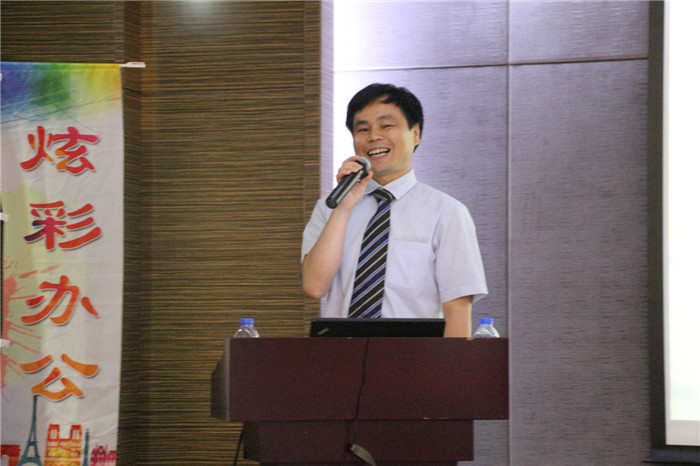 辦公解決方案全國(guó)巡回體驗(yàn)會(huì)-廣州站,震旦集團(tuán)華南區(qū)經(jīng)理江超為大家現(xiàn)場(chǎng)介紹震旦品牌-科頤辦公分享 辦公解決方案全國(guó)巡回體驗(yàn)會(huì)-廣州站,震旦集團(tuán)華南區(qū)經(jīng)理江超為大家現(xiàn)場(chǎng)介紹震旦品牌-科頤辦公分享